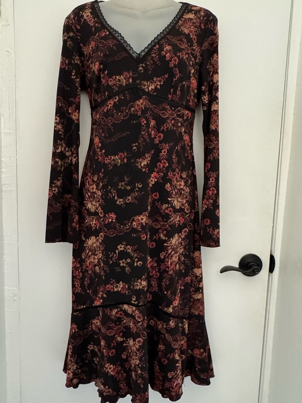 V-Neck Long Sleeve Floral Midi Dress in Black and Rust Pink Y2K vintage fairly